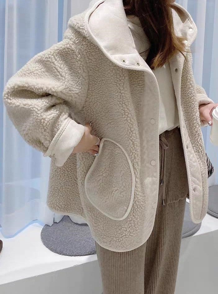White Classic Oversized Jacket with Hood made of Faux Sheepskin