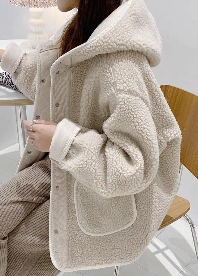 White Classic Oversized Jacket with Hood made of Faux Sheepskin